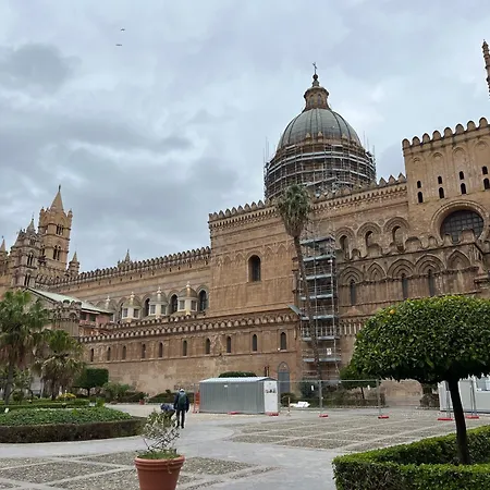 Gasthuis Aurora Center - 4*